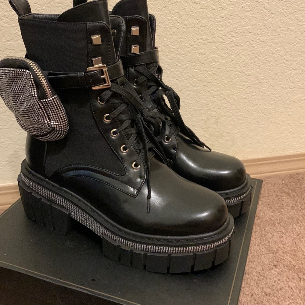 Akira boots